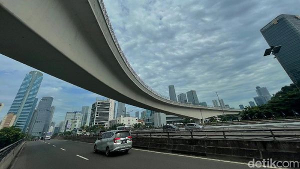 Cerah Berawan Langit Ibu Kota