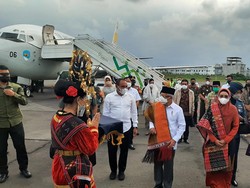 Tiba di Medan, Maruf Amin Disambut Gubsu Edy-Walkot Medan Bobby