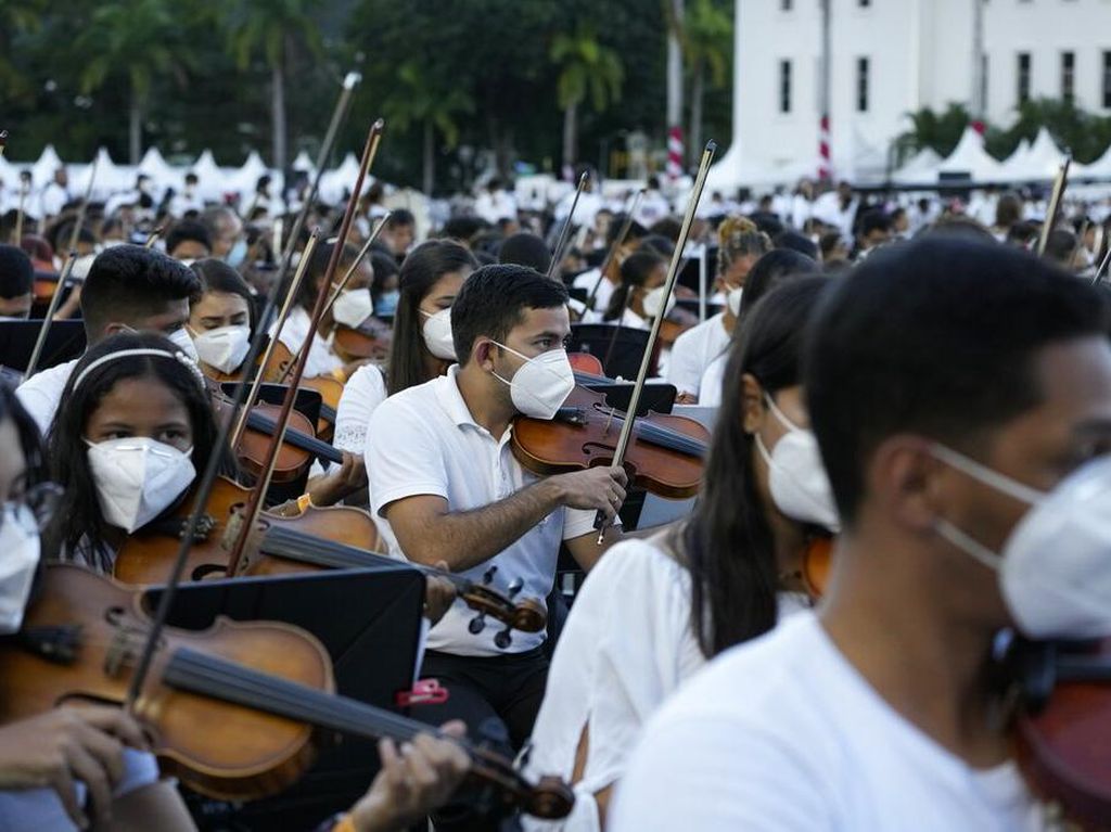 Gegap Gempita Orkestra Terbesar di Dunia Gegap Gempita Orkestra Terbesar di Dunia