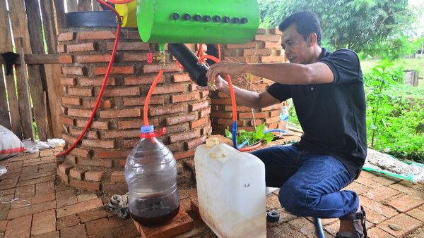 Mesin Canggih Ini Sulap Sampah Plastik Jadi BBM