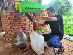 Mesin Canggih Ini Sulap Sampah Plastik Jadi BBM