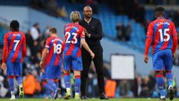 Sabtu (27/11) selanjutnya, Aston Villa akan bertamu ke Crystal Palace. Steven Gerrard bakal ketemu eks rival di lapangan yang kini jadi manajer Palace, Patrick Viera (Getty Images/Alex Livesey)