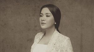 8 Inspirasi Foto Hamil Artis Tema Budaya Indonesia, Nagita Slavina Pakai Jarik