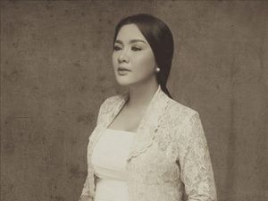 8 Inspirasi Foto Hamil Artis Tema Budaya Indonesia, Nagita Slavina Pakai Jarik