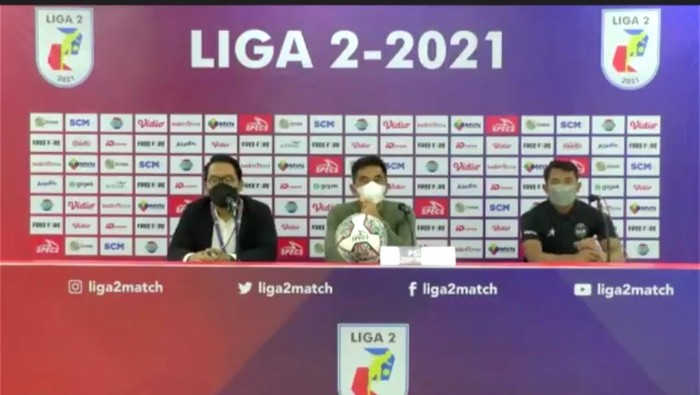 Pelatih PSIM Yogyakarta Seto Nurdiantoro dan pemain Sugeng Efendi saat konferensi pers usai laga, Senin (15/11/2021).