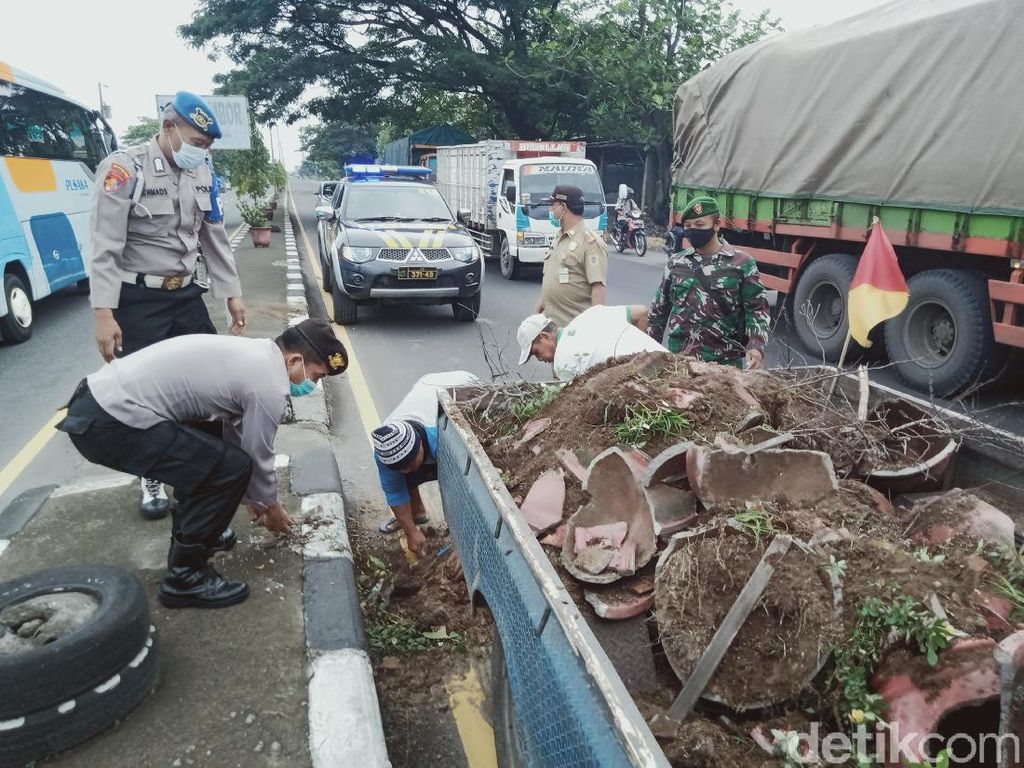 Duh, Puluhan Pot Bunga di Jalan Yogya-Solo di Klaten Dirusak!