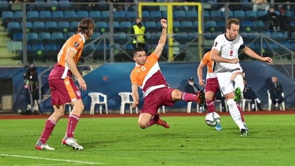 SERRAVALLE, SAN MARINO - NOVEMBER 15: Harry Kane of England scores their teams fourth goal during the 2022 FIFA World Cup Qualifier match between San Marino and England at San Marino Stadium on November 15, 2021 in Serravalle, San Marino. (Photo by Alessandro Sabattini/Getty Images)