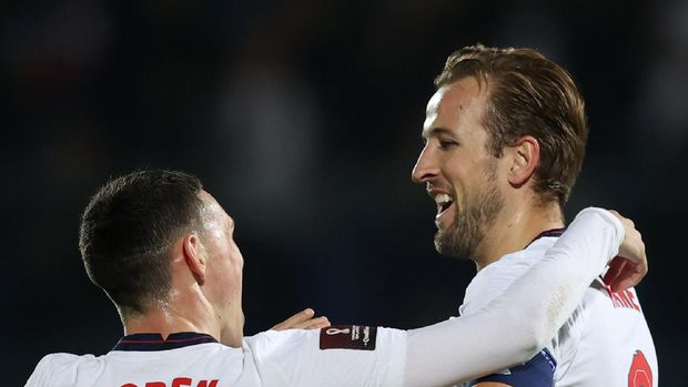 Soccer Football - World Cup - UEFA Qualifiers - Group I - San Marino v England - San Marino Stadium, Serravalle, San Marino - November 15, 2021 England's Harry Kane celebrates scoring their fourth goal with Phil Foden Action Images via Reuters/Carl Recine