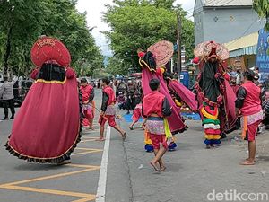 Dianggap Arogan dan Tak Mengayomi, Kasatpol PP Kota Kediri Didemo Seniman Dianggap Arogan dan Tak Mengayomi, Kasatpol PP Kota Kediri Didemo Seniman