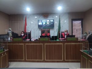Pengacara Perekayasa Babi Ngepet Ungkit Kisah Nabi Bohong demi Kebaikan Pengacara Perekayasa Babi Ngepet Ungkit Kisah Nabi Bohong demi Kebaikan