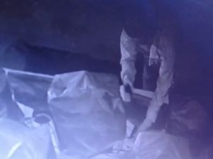 Terekam CCTV! Aksi Maling di Tasikmalaya Gondol Monitor Warnet Terekam CCTV! Aksi Maling di Tasikmalaya Gondol Monitor Warnet