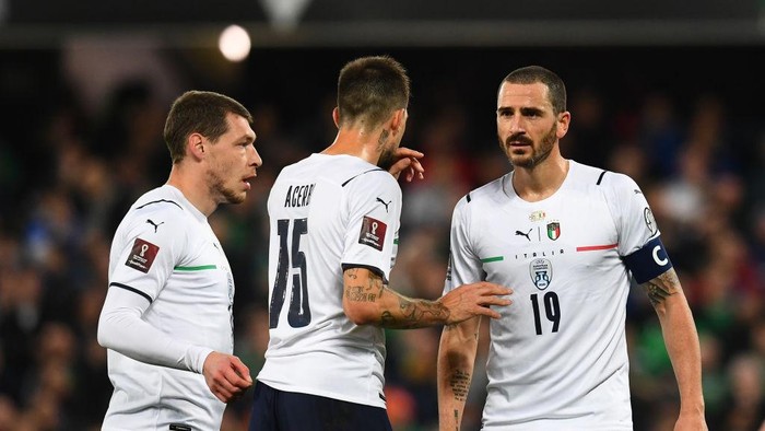 BELFAST, NORTHERN IRELAND - NOVEMBER 15: Andrea Belotti, Francesco Acerbi and Leonardo Bonucci of Italy react during the 2022 FIFA World Cup Qualifier match between Northern Ireland and Italy at Windsor Park on November 15, 2021 in Belfast, Northern Ireland. (Photo by Claudio Villa/Getty Images)