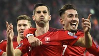 Timnas Swiss juga lolos ke Piala Dunia 2022 setelah mengalahkan Bulgaria 4-0 pada laga terakhir Grup C Kualifikasi Zona Eropa. Kemenangan itu mengantar Swiss ke puncak klasemen akhir Grup C berkat raihan 18 poin dari delapan pertandingan. Sementara Zona Asia baru meloloskan Qatar selaku tuan rumah, sebab fase kualifikasi masih jauh dari kata usai. AP/Alessandro della Valle.