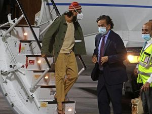 Sempat Divonis 11 Tahun Bui, Wartawan AS Dibebaskan Junta Myanmar Sempat Divonis 11 Tahun Bui, Wartawan AS Dibebaskan Junta Myanmar