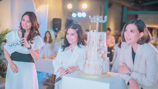 Prilly Latuconsina, brand ambassador Y.O.U Beauty.