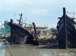12 Jam Berkobar, Kebakaran Kapal di Pelabuhan Kota Tegal Akhirnya Padam