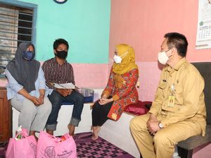 Siswa SMK yang ke Sekolah Sambil Mulung Dapat Beasiswa dari Bupati Sidoarjo