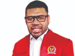 Senator Papua Kesal 5 Kontainer Miras dari Surabaya Masuk ke Papua Barat