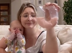 ASI Miliknya Berwarna Pink Seperti Susu Strawberry, Ibu Ini Jadi Viral di TikTok