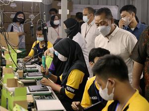Axioo Ajak Kementerian RI Blusukan ke Pabrik Axioo Ajak Kementerian RI Blusukan ke Pabrik