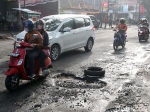 Sekda Bandung Perintahkan Jalan Rusak di Gatot Subroto Segera Diperbaiki