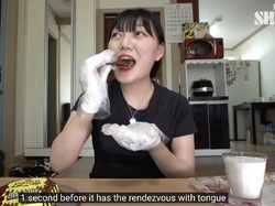 Cicip Keripik Terpedas di Dunia, Wanita Ini Tunjukkan Reaksi Tak Terduga