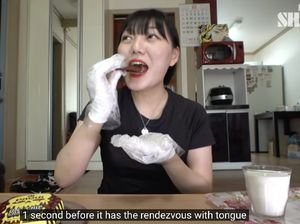 Cicip Keripik Terpedas di Dunia, Wanita Ini Tunjukkan Reaksi Tak Terduga Cicip Keripik Terpedas di Dunia, Wanita Ini Tunjukkan Reaksi Tak Terduga