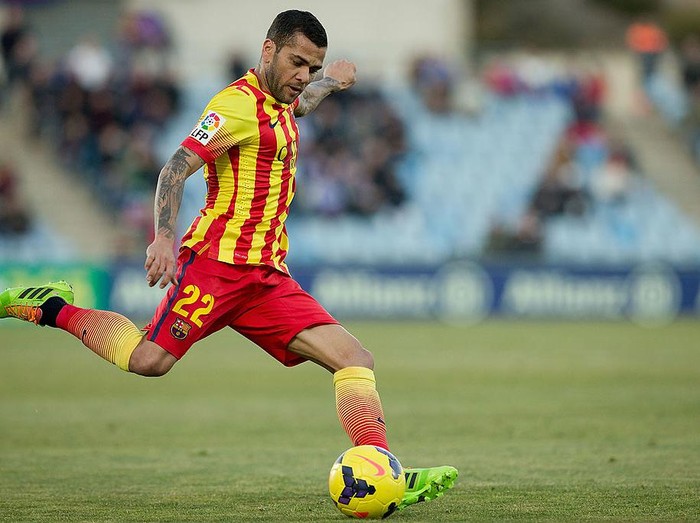 GETAFE, SPAIN - DECEMBER 22:  Dani Alves of FC Barcelona controls the ball during the La Liga match between Getafe CF and FC Barcelona at Coliseum Alfonso Perez on December 22, 2013 in Getafe, Spain.  (Photo by Gonzalo Arroyo Moreno/Getty Images)