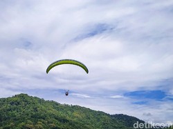 Atlet Paralayang Semarang Tewas Terjatuh ke Rumah Warga Saat Latihan