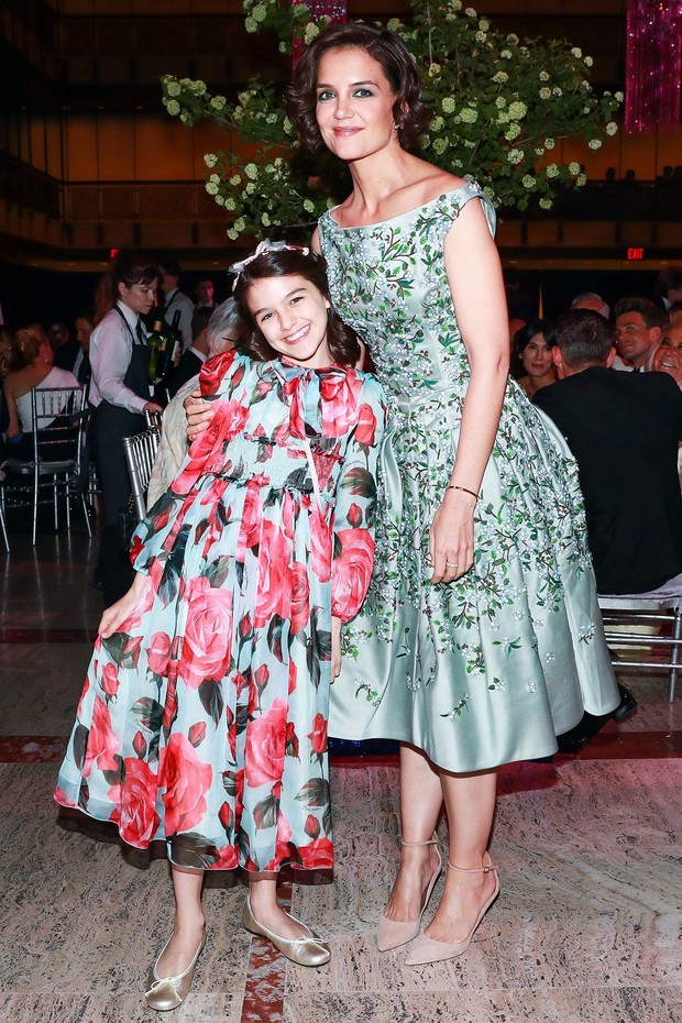 Foto: pinterest.com/VANITY FAIR Suri Cruise dan Katie Holmes/