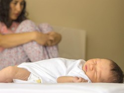 Gejala Baby Blues yang Dorong Ibu Tenggelamkan Bayi di Ember