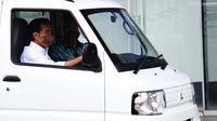 Wuss... Jokowi Jajal Mobil Listrik Minicab-MiEV