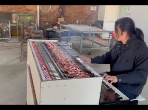 Keren! Pria di China Sukses buat Piano Sekaligus Panggangan Sate