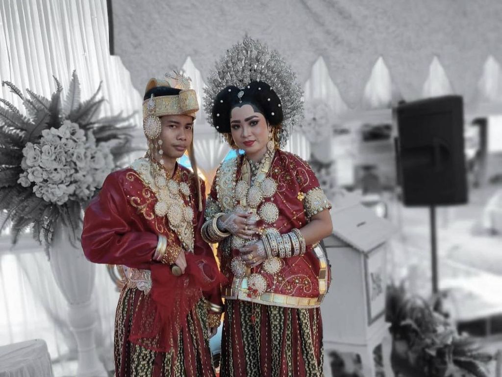 Ini 8 Foto Pernikahan Viral Wanita Sulawesi Dinikahi Pamannya Ini 8 Foto Pernikahan Viral Wanita Sulawesi Dinikahi Pamannya