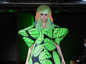 10 Koleksi Comme Des Garcons Spring/Summer 2022, Baju Unik Bertema Floral 10 Koleksi Comme Des Garcons Spring/Summer 2022, Baju Unik Bertema Floral