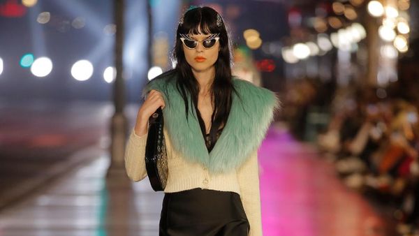 10 Koleksi Busana Gucci Spring/Summer 2022 Dipamerkan di Jalanan Hollywood