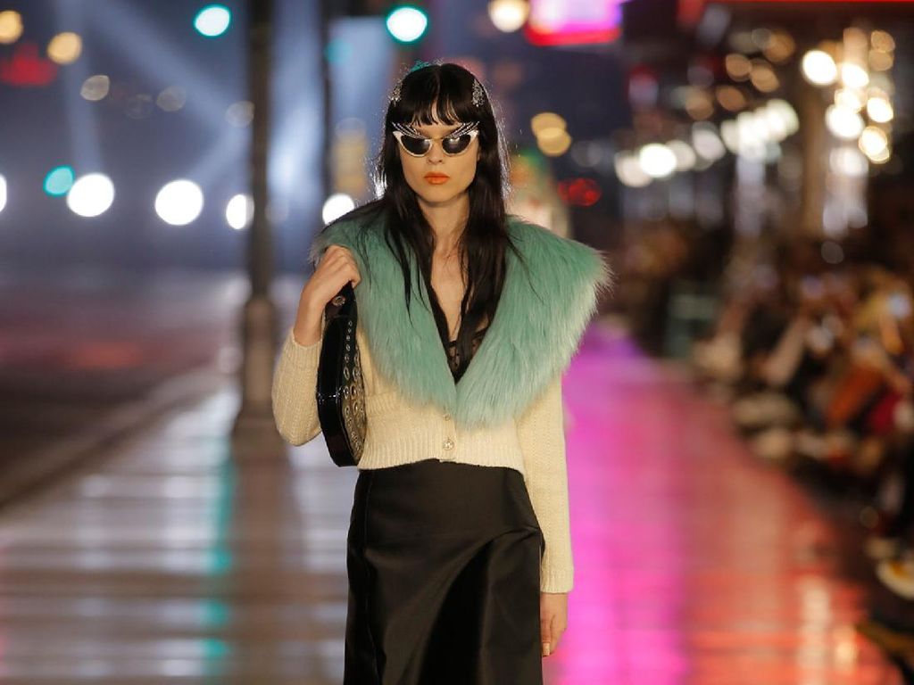 10 Koleksi Busana Gucci Spring/Summer 2022 Dipamerkan di Jalanan Hollywood