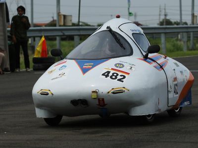 Melihat Kontes Mobil Hemat Energi