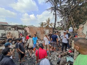 400 Korban Kebakaran 37 Rumah di Koja Jakut Mengungsi ke Masjid