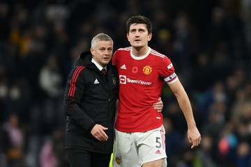 Maguire akhirnya bicara jujur soal jasa Solskjaer di MU. Apa pesan rahasia sang bek untuk mantan pelatihnya? Simak selengkapnya di sini!