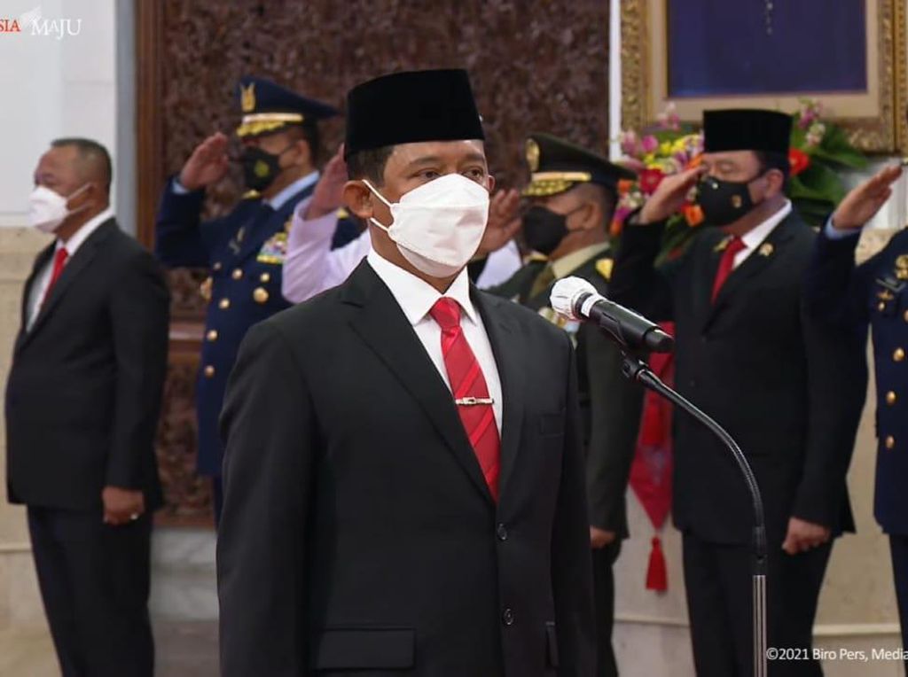 Momen Jokowi Lantik Mayjen Suharyanto Jadi Kepala BNPB