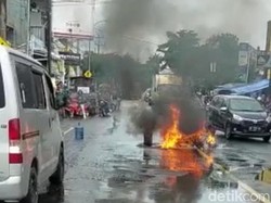 Motor Tukang Galon Terbakar di Jalan Raya Ciamis