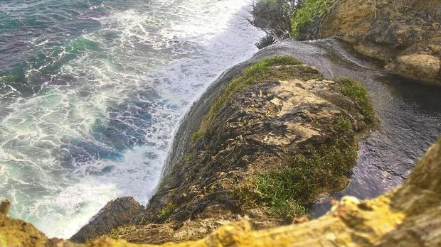 Pantai Umbul Waru, Blitar