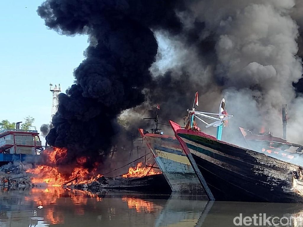 Kapal Nelayan Dibakar di Kalsel, Belasan ABK Asal Rembang Dipulangkan