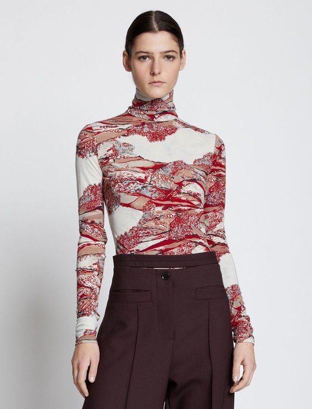 Pakailah whimsical print turtleneck
