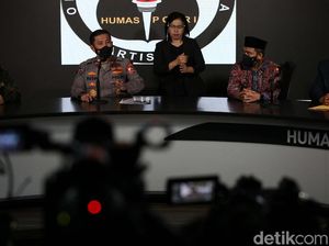 Polisi Beberkan Penangkapan Farid Okbah dan Zain An-Najah