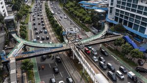 Potret Udara Progres Pembangunan JPO Kapal Pinisi Sudirman