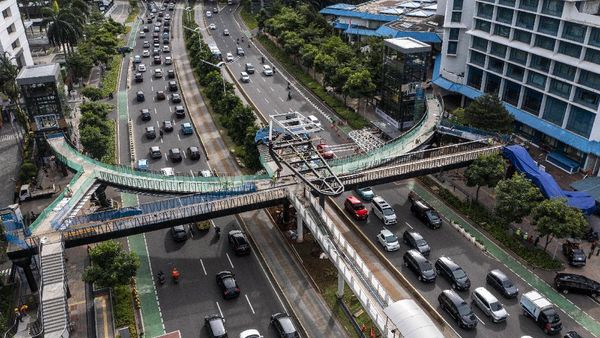 Potret Udara Progres Pembangunan JPO Kapal Pinisi Sudirman