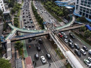 Potret Udara Progres Pembangunan JPO Kapal Pinisi Sudirman