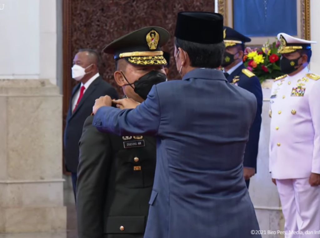 Jokowi Lantik Letjen Dudung Abdurachman Jadi KSAD